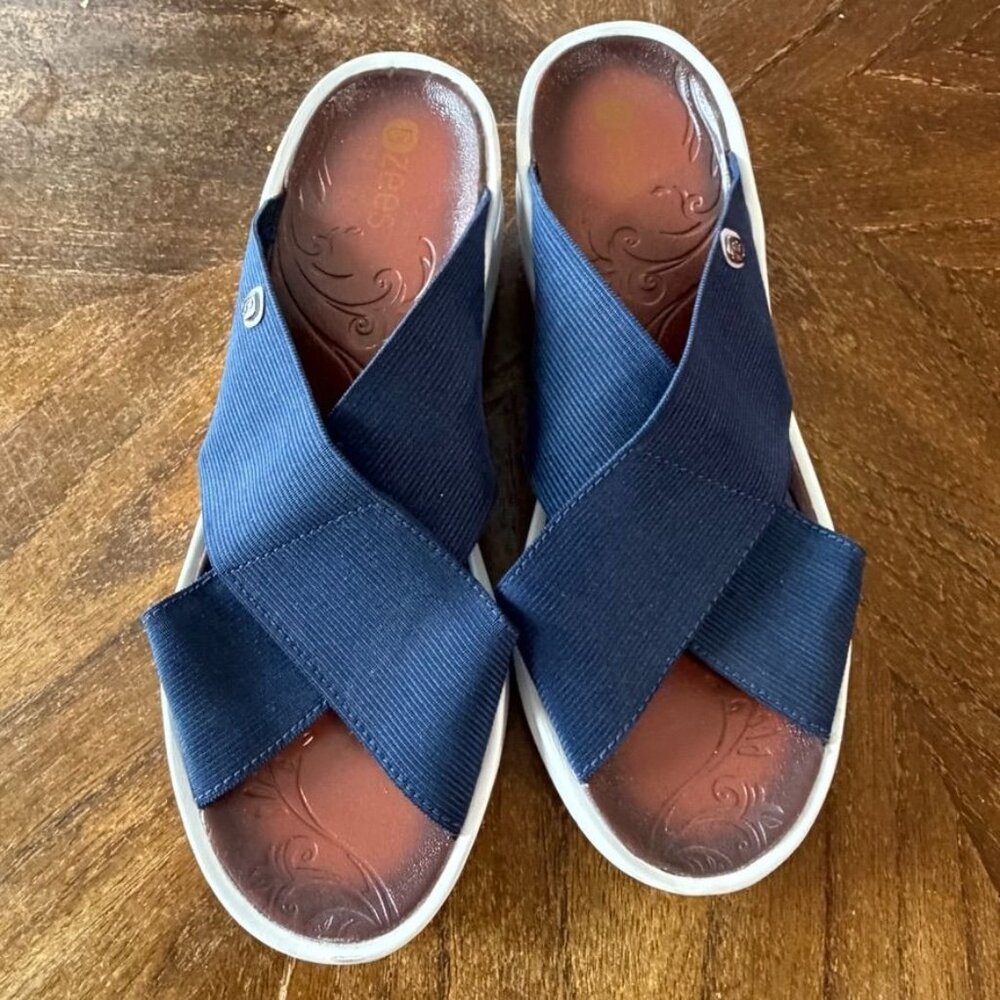 Bzees Sandals Women's Size 9.5M Desire Blue Elastic Criss Cross Wedge Shoes